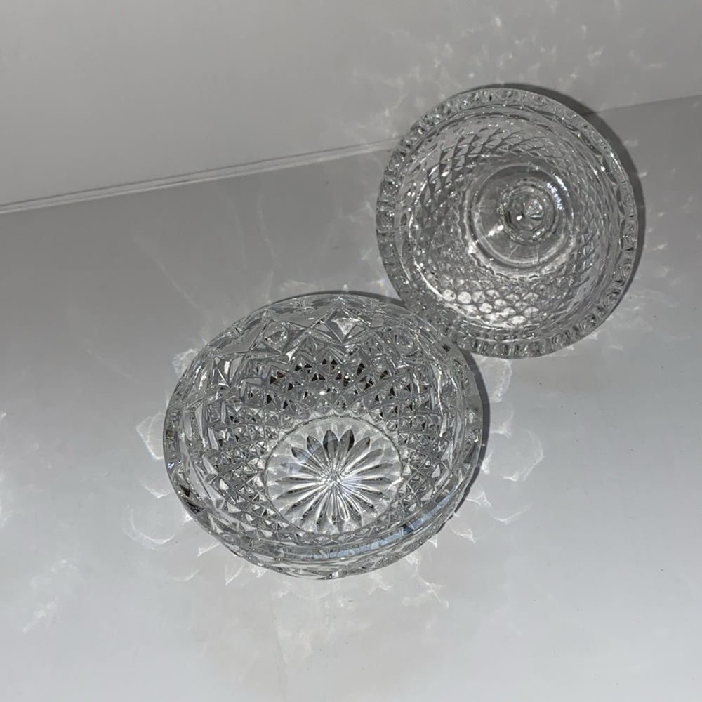 Brilliant vintage cut clear glass cream , and lidded sugar. - Picture 9 of 11